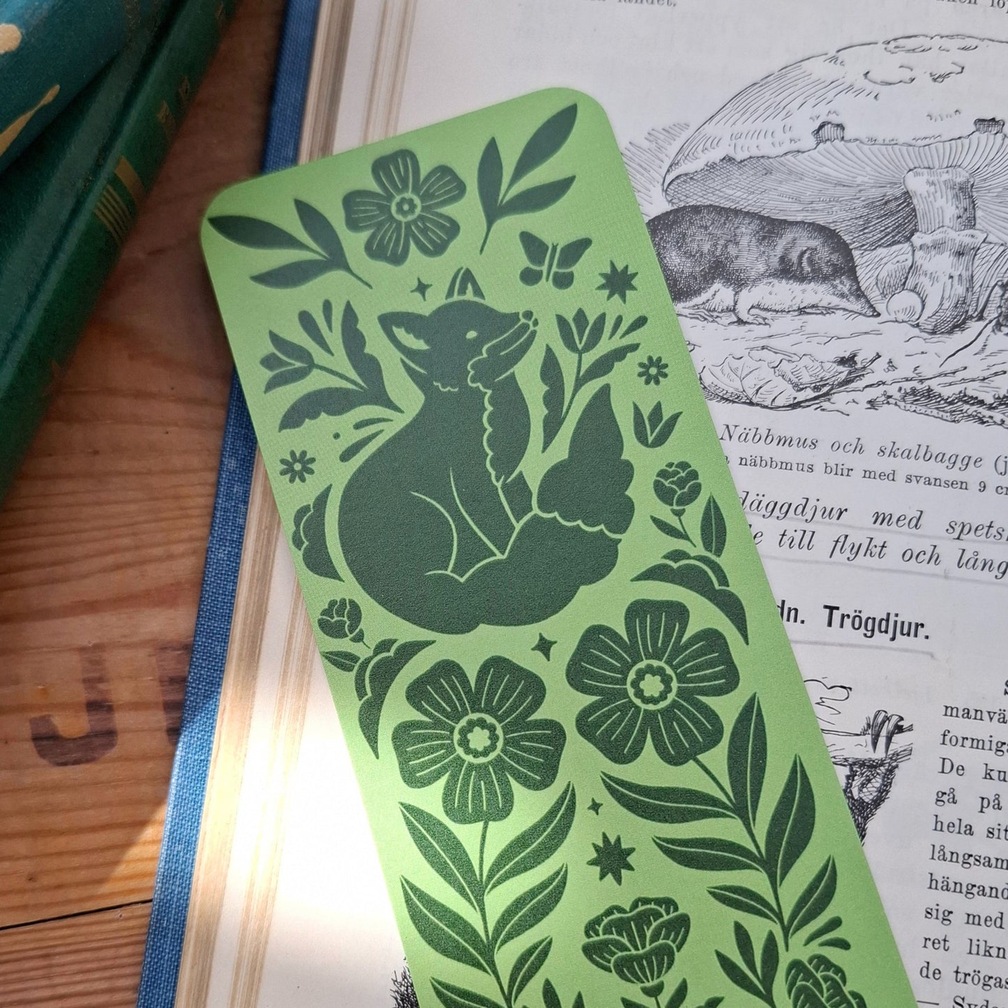 Laminerat bokmärke med räv och blommor